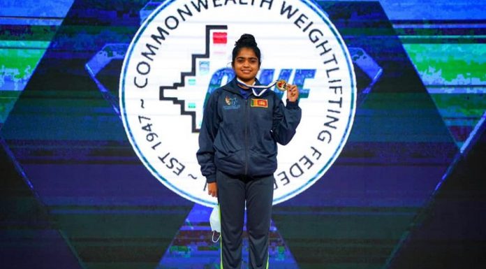 පොදුරාජ්ය මණ්ඩලීය බර ඉසිලීමේ ශූරතාවයේ දී ශ්රීමාලි සමරකෝන්ගෙන් රන් පදක්කමක්.