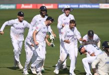 එංගලන්තය ලකුණු 28 කින් ජය ගනියි.