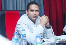 රොෂාන්ගේ ගැසට් දෙකක් හරීන් බලරහිත කරයි.