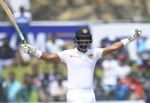 වසරේ ටෙස්ට් ක්රීඩකයා තේරීමේ සටනට දිමුත්ගේ නමත්.