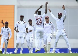 වසර 27 කට පසු බටහිර ඉන්දීය කොදෙව් කණ්ඩායම ඕස්ට්රේලියාවට එරෙහිව ඕස්ට්රේලියාවේදී ටෙස්ට් ජයක් ලබයි…